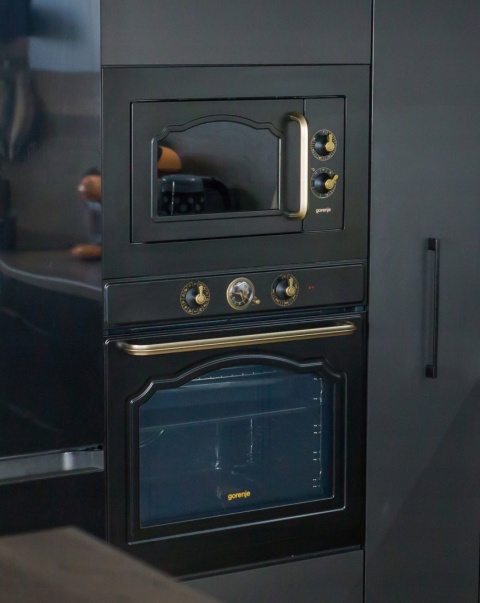 Kuchenka mikrofalowa do zabudowy Gorenje BM235CLB 60 Retro Czarna 23L 800W