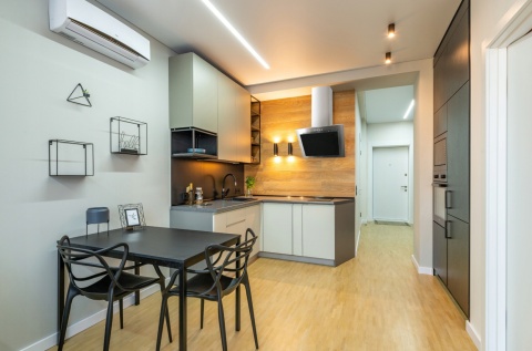 Okap kuchenny MAAN Vertical 60 sa Mocny Cichy srebrny przyścienny 60cm LED