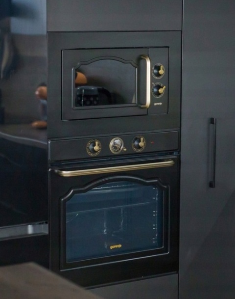 Zestaw RETRO czarny Gorenje Piekarnik + płyta gazowa + okap + mikrofala